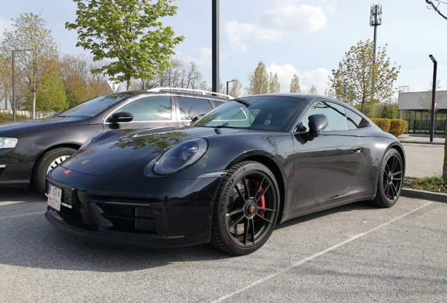 Porsche 992 Carrera 4 GTS