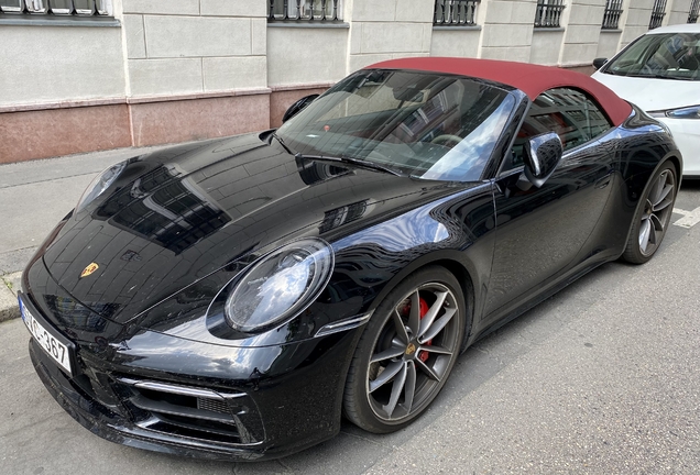 Porsche 992 Carrera 4S Cabriolet