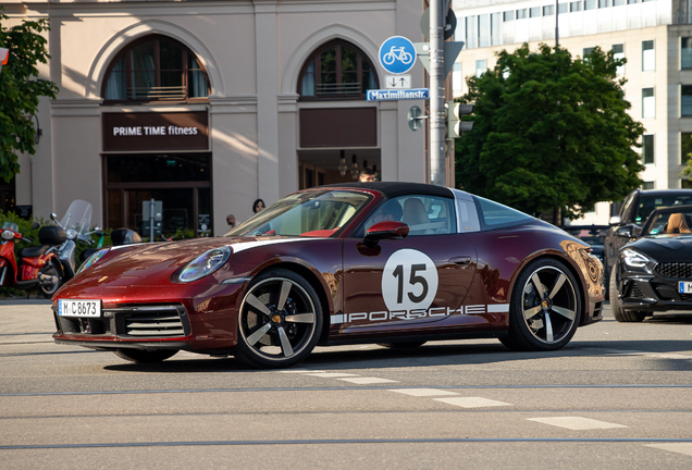 Porsche 992 Targa 4S Heritage Design Edition