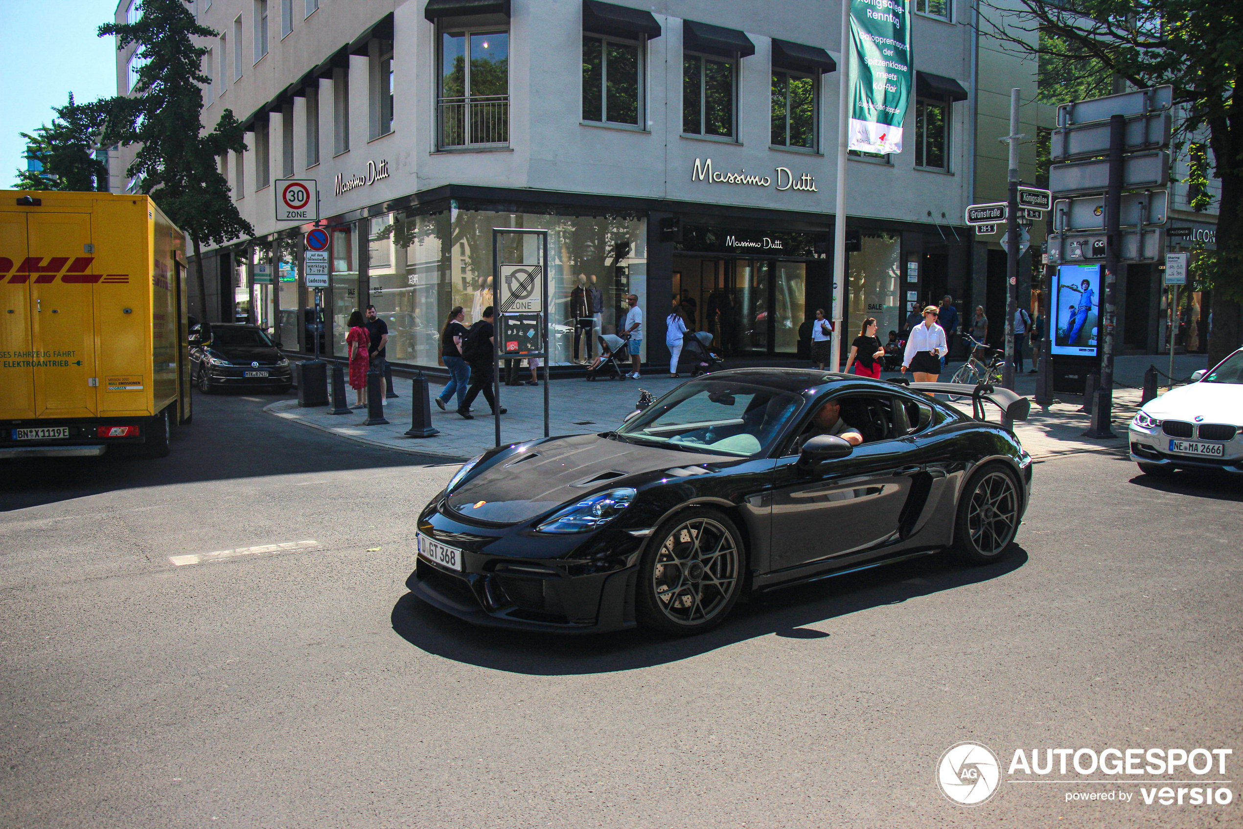 Porsche 718 Cayman GT4 RS Weissach Package