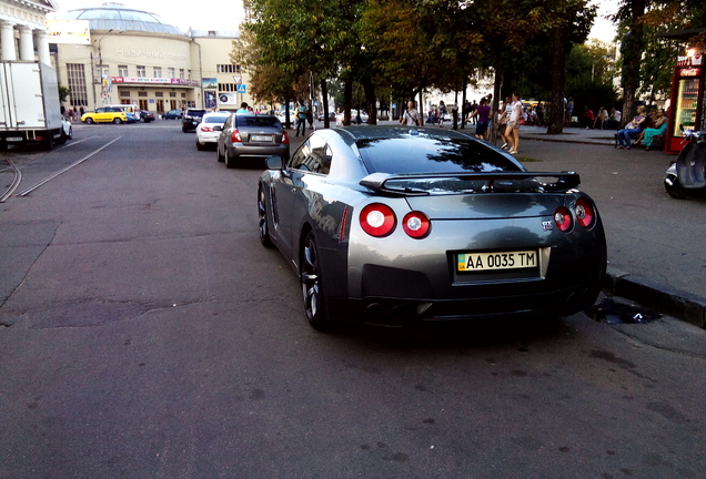 Nissan GT-R