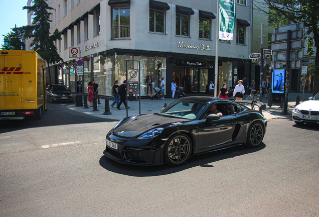 Porsche 718 Cayman GT4 RS Weissach Package