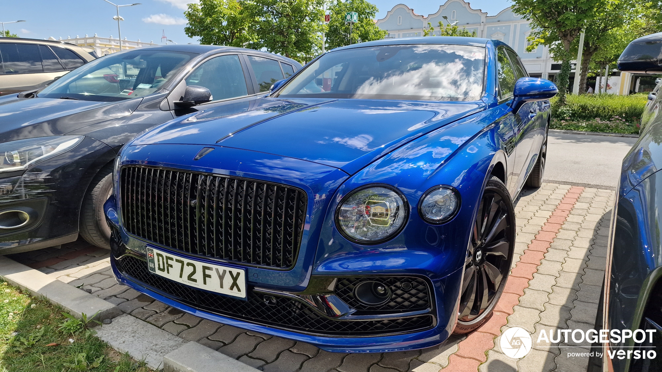 Bentley Flying Spur Hybrid Azure