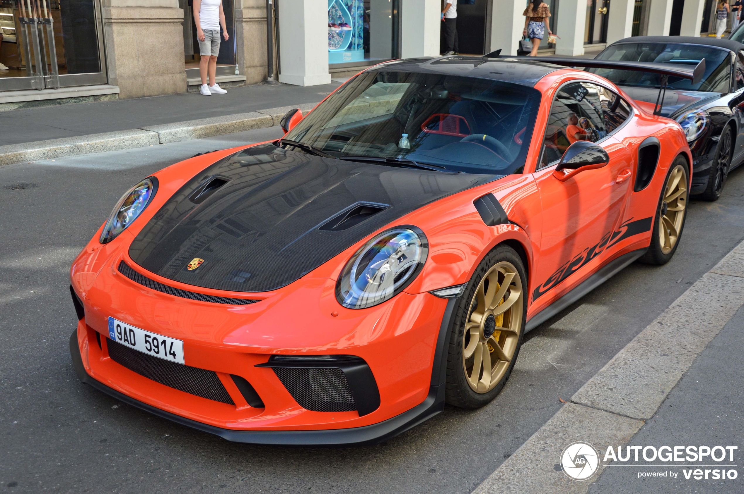 Colorful Porsches of the last few days