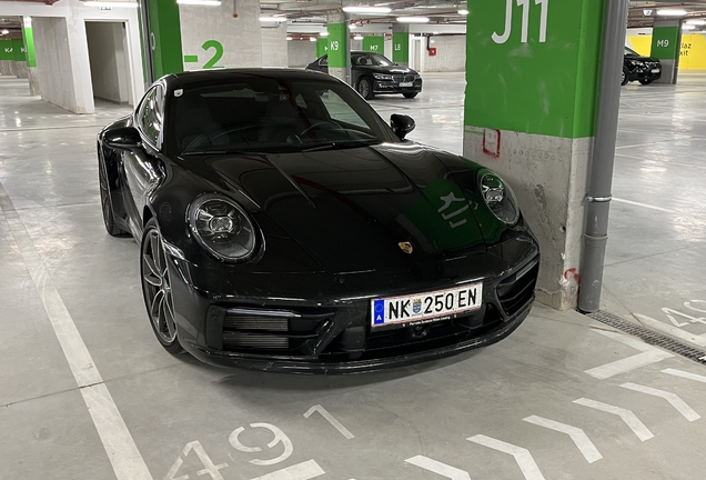 Porsche 992 Carrera 4S