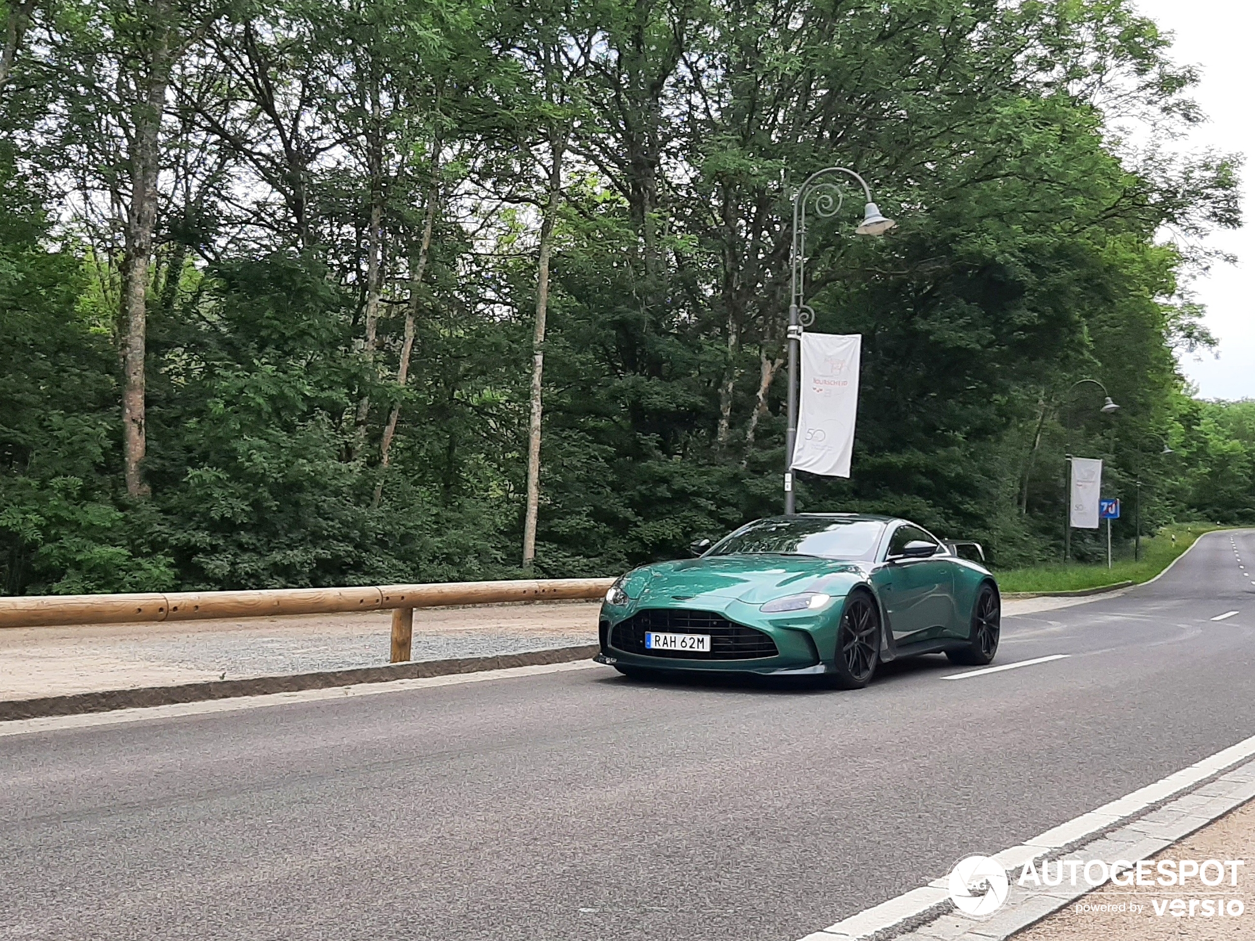 Aston Martin V12 Vantage 2023