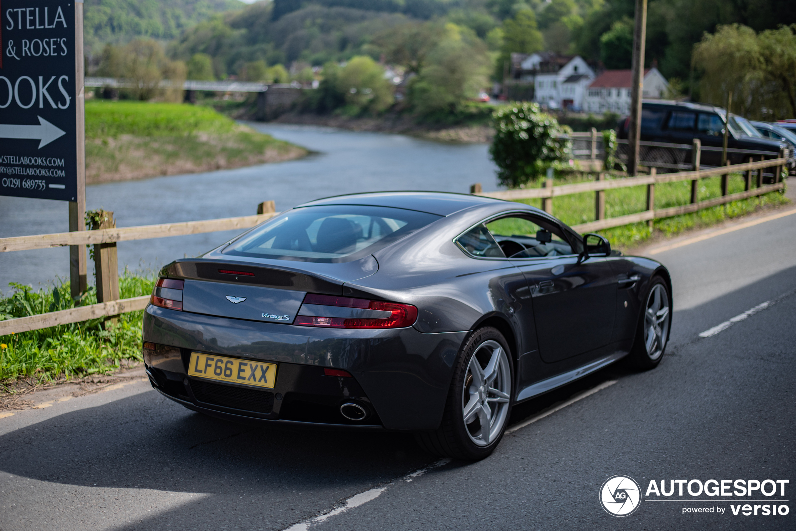 Aston Martin V8 Vantage S