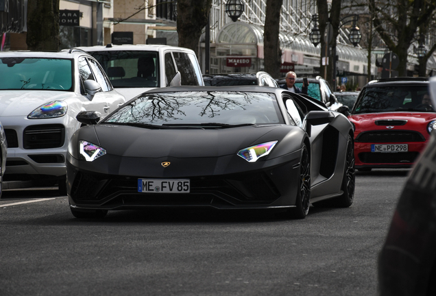 Lamborghini Aventador S LP740-4