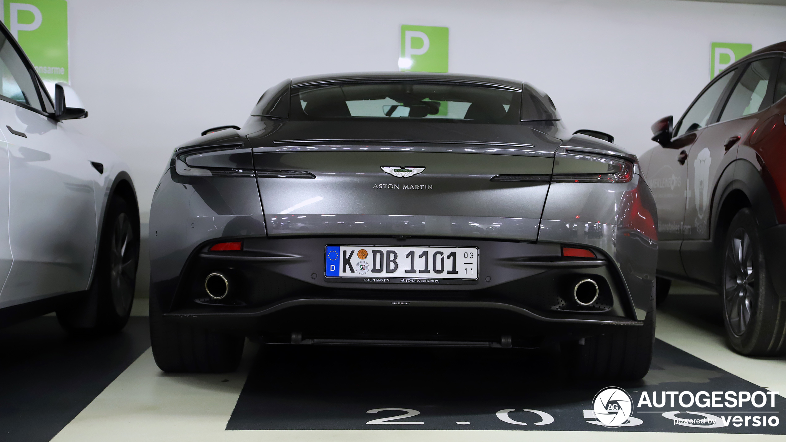 Aston Martin DB11 V8