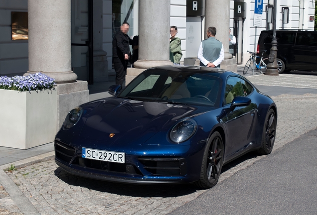 Porsche 992 Carrera 4 GTS