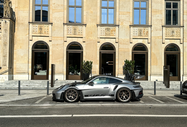 Porsche 992 GT3 RS Weissach Package