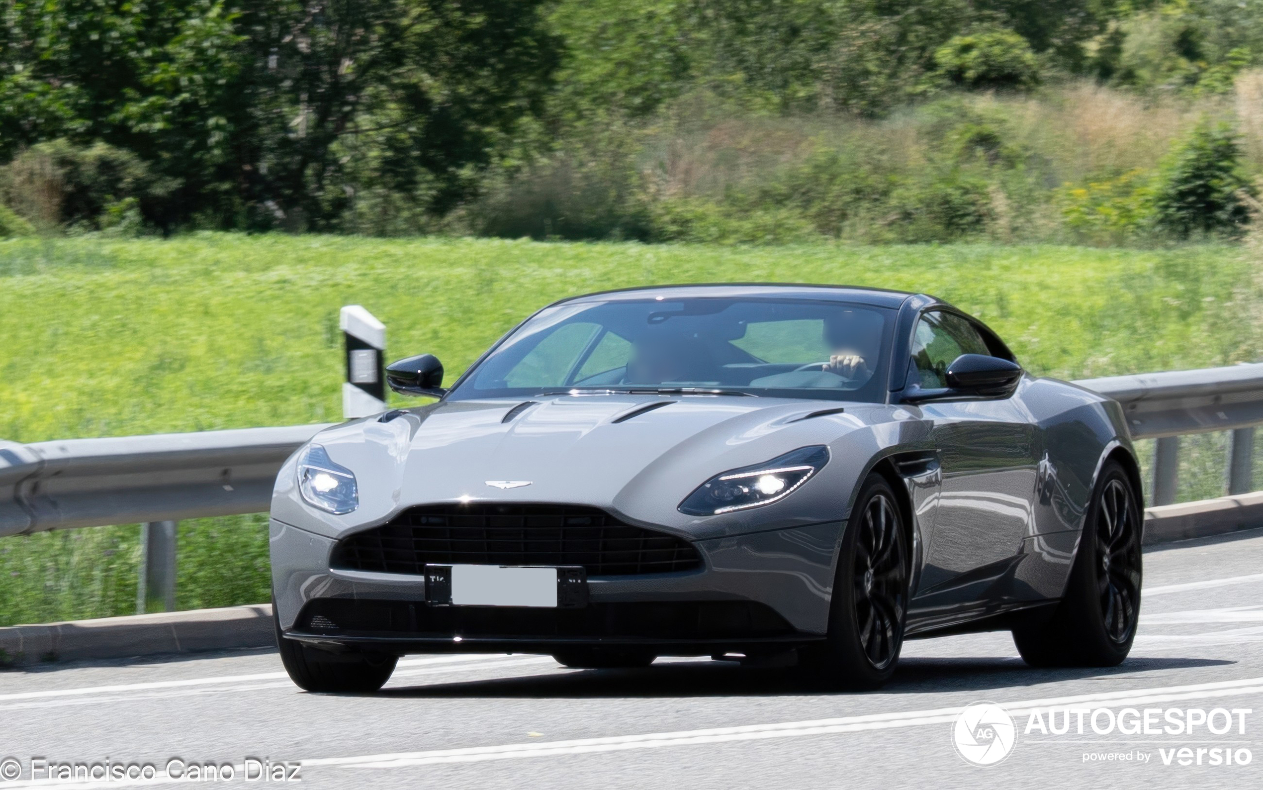 Aston Martin DB11 AMR