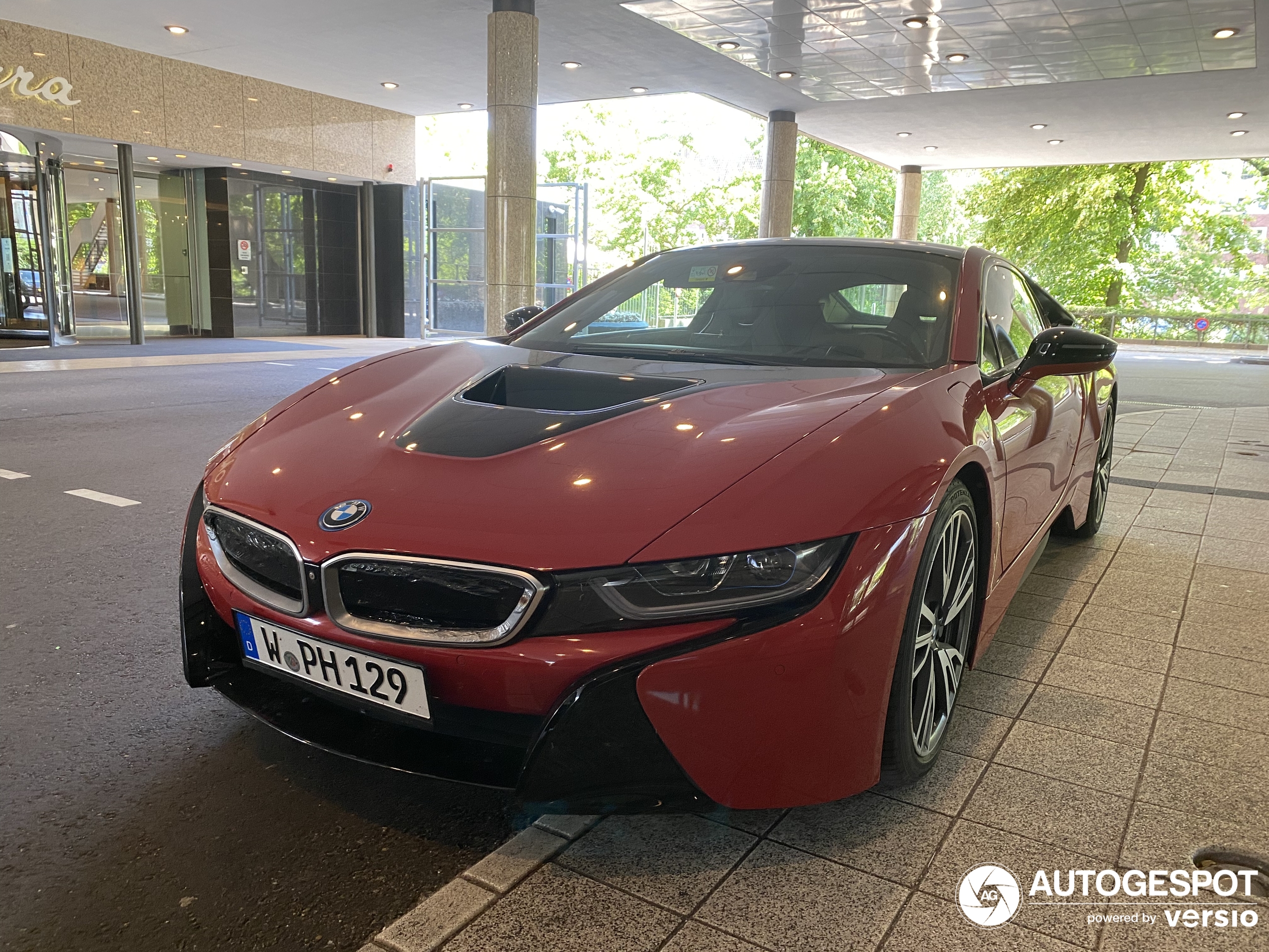 BMW i8 Protonic Red Edition