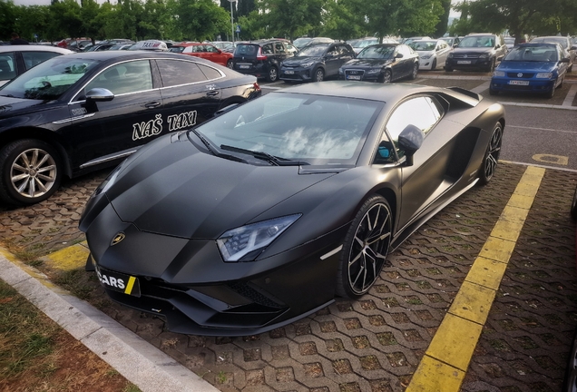 Lamborghini Aventador S LP740-4