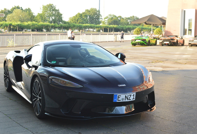 McLaren GT