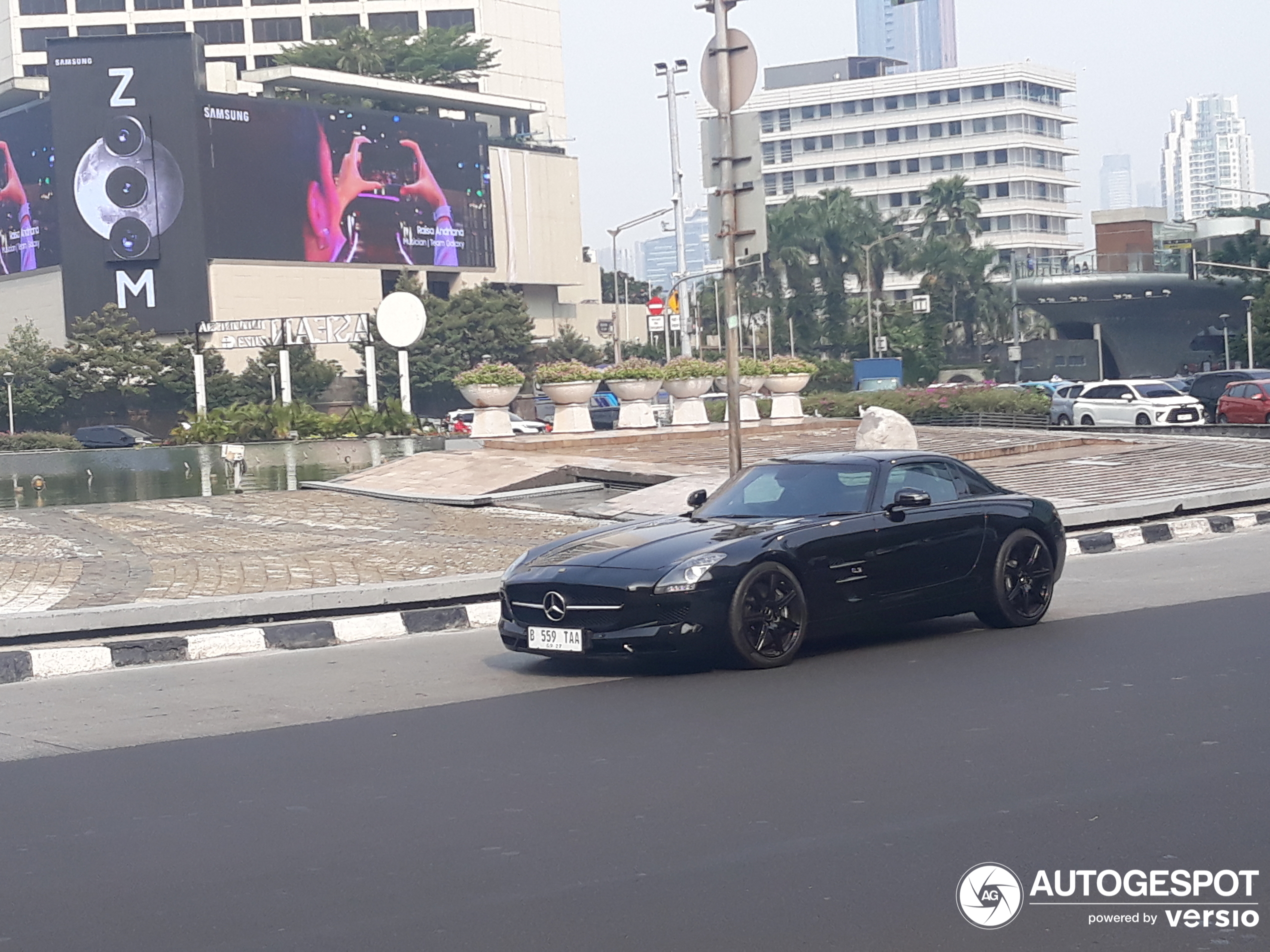 Mercedes-Benz SLS AMG