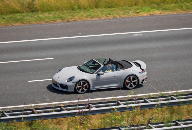 Porsche 992 Carrera 4S Cabriolet