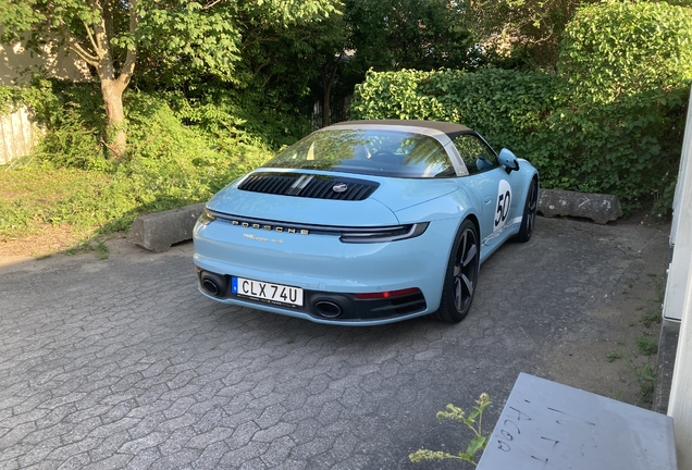 Porsche 992 Targa 4S Heritage Design Edition