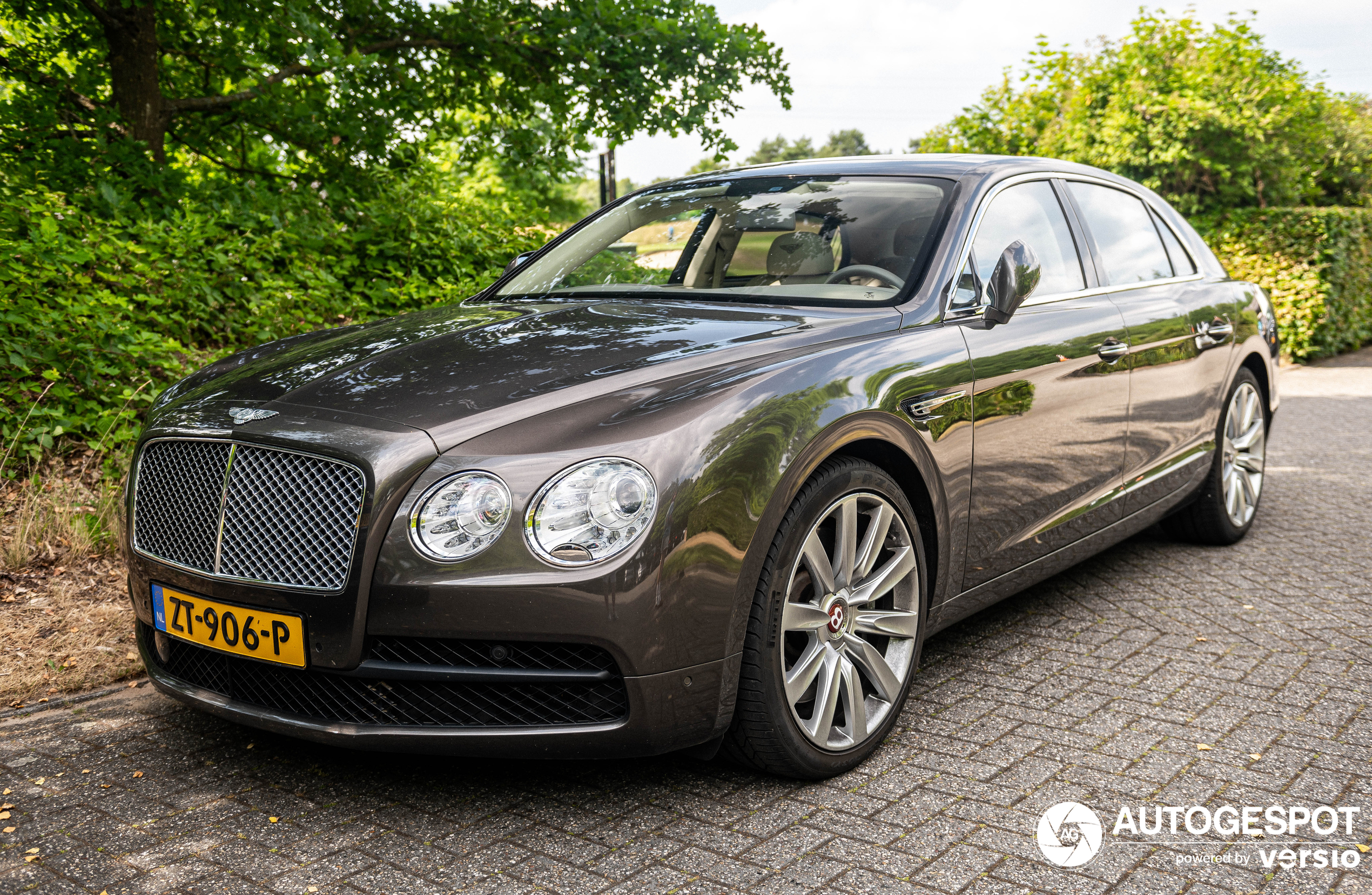 Bentley Flying Spur V8