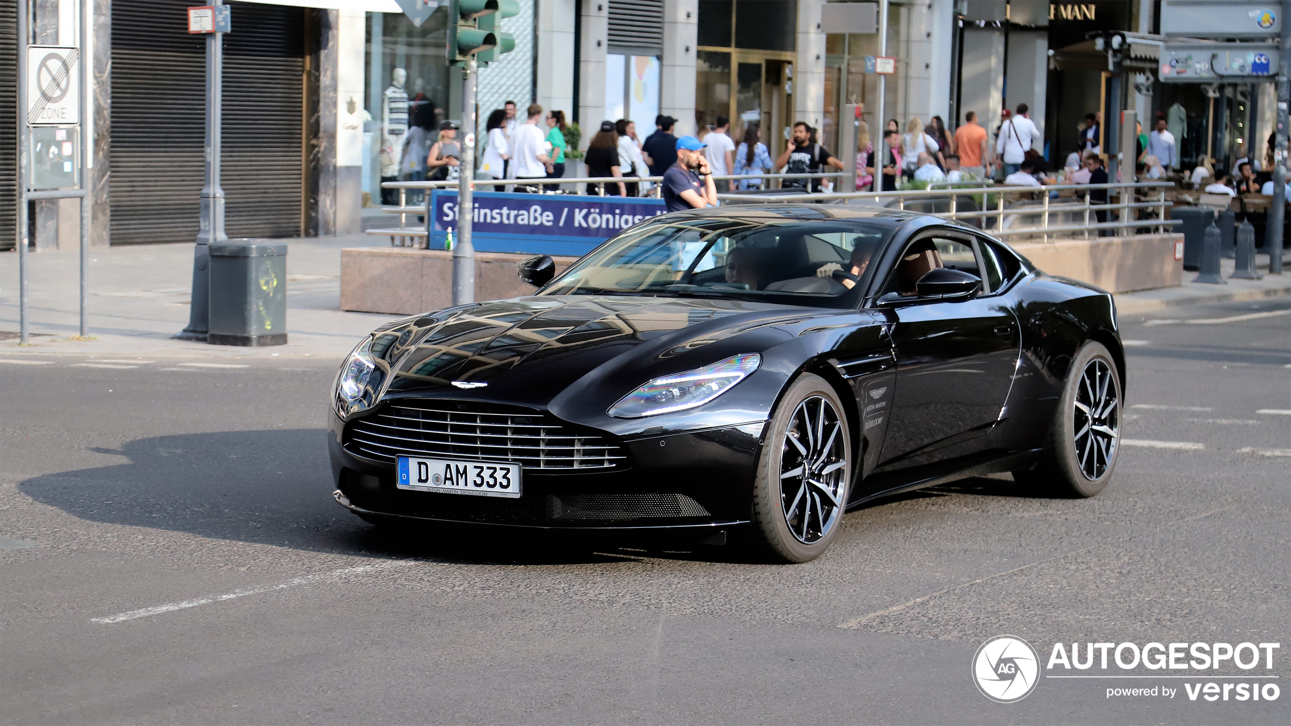 Aston Martin DB11 V8