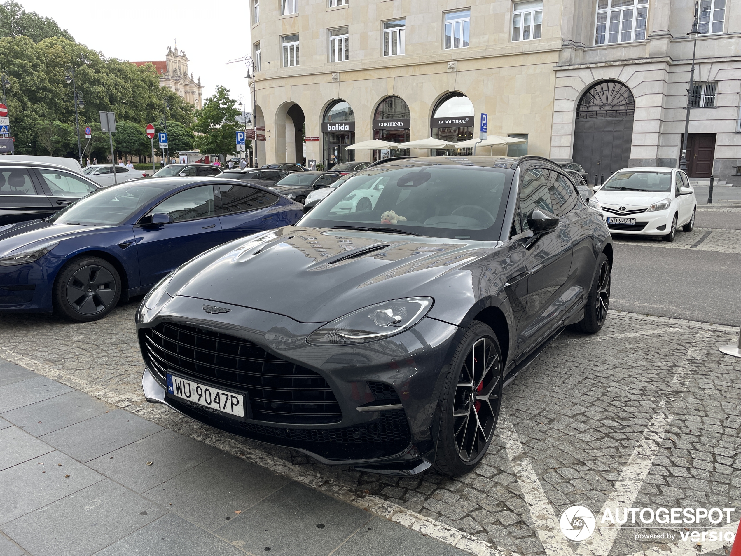 Aston Martin DBX707