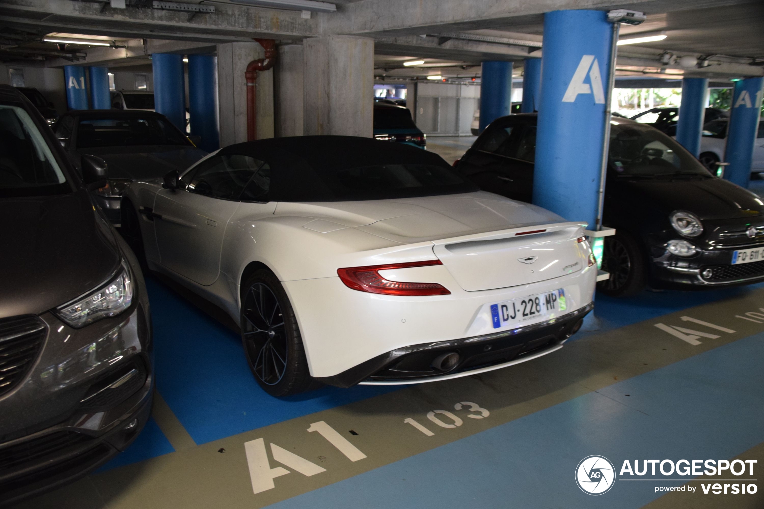 Aston Martin Vanquish Volante