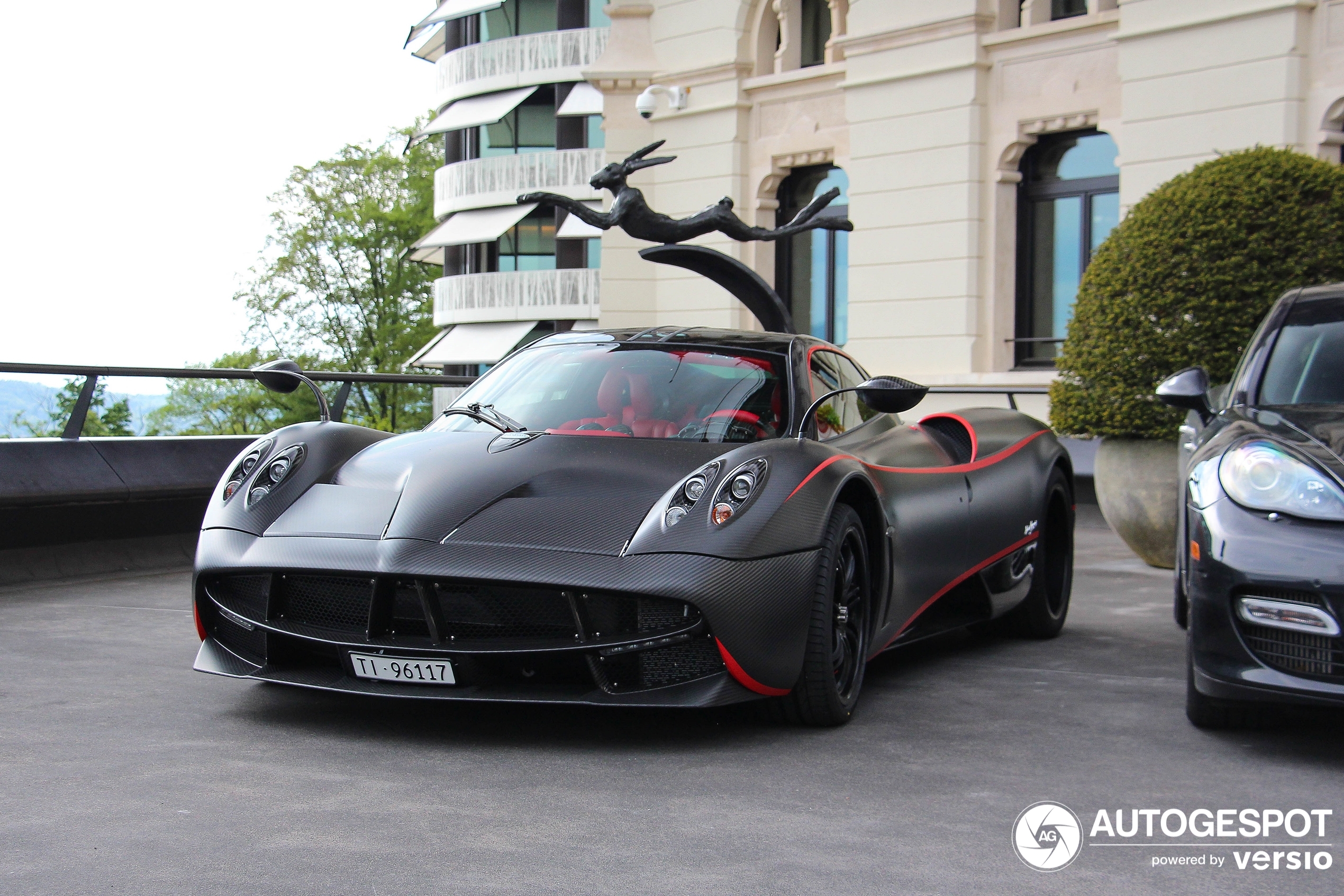 Pagani Huayra shows up in Zurich