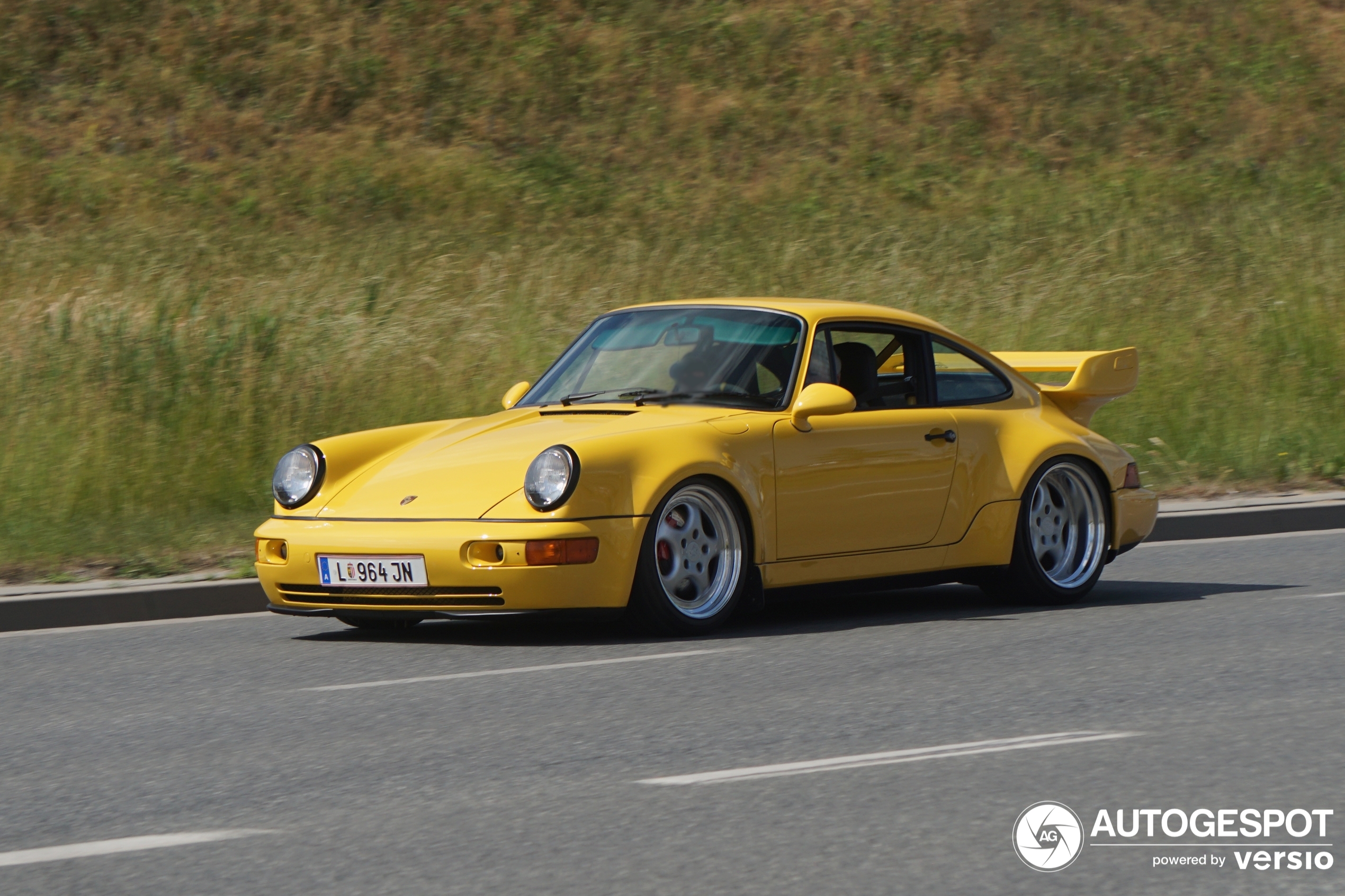 Porsche 964 Carrera RS 3.8