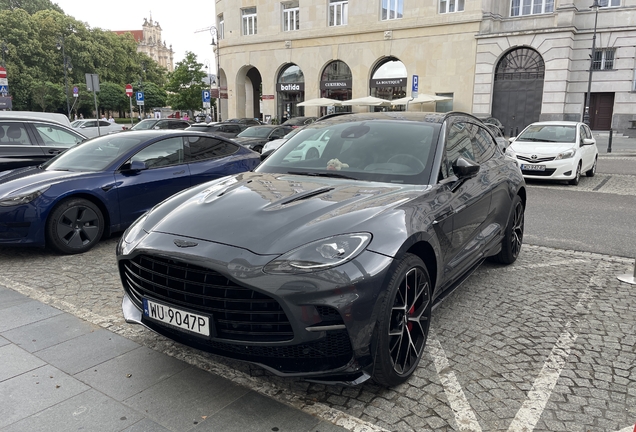 Aston Martin DBX707