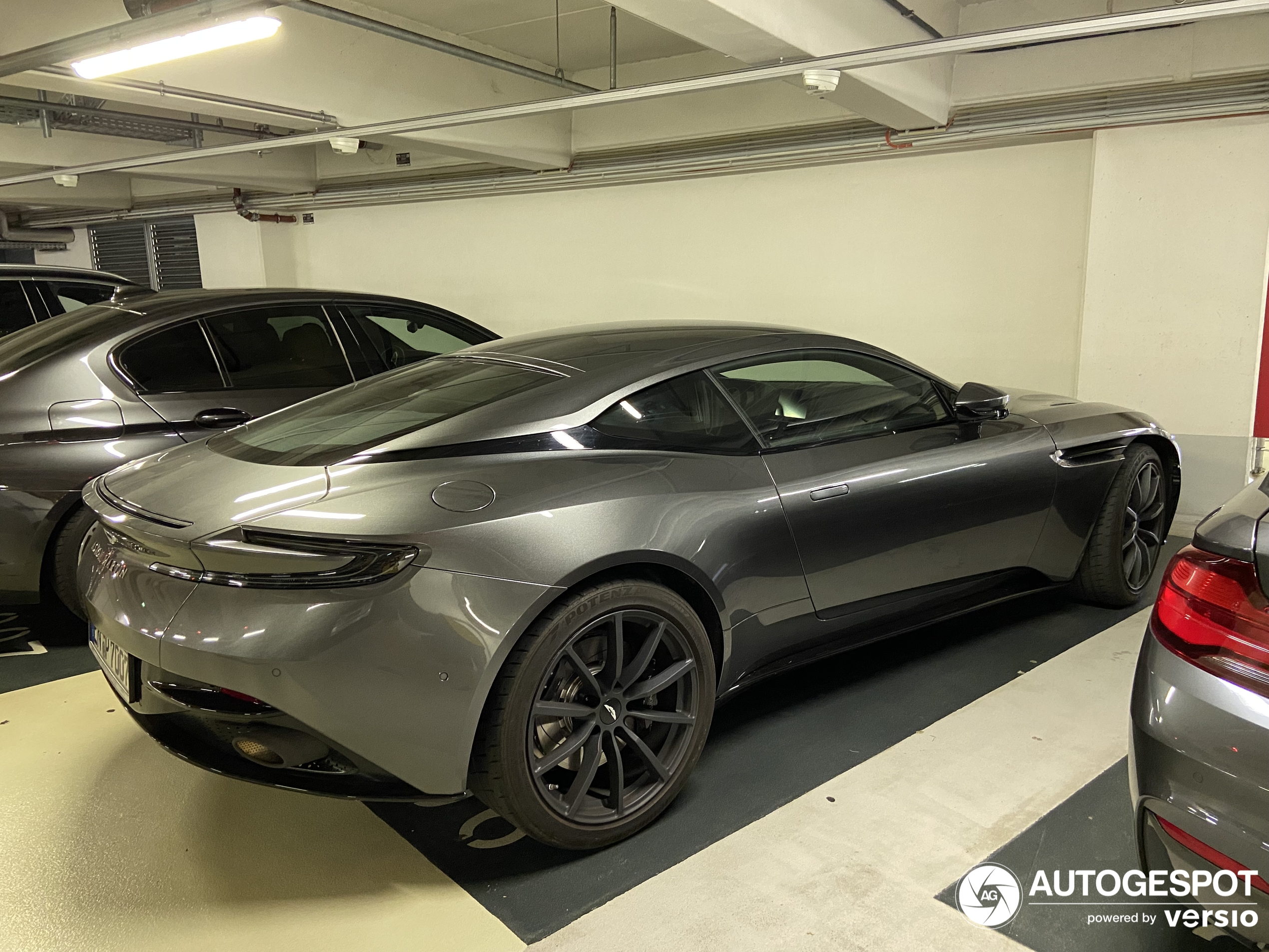 Aston Martin DB11 V8