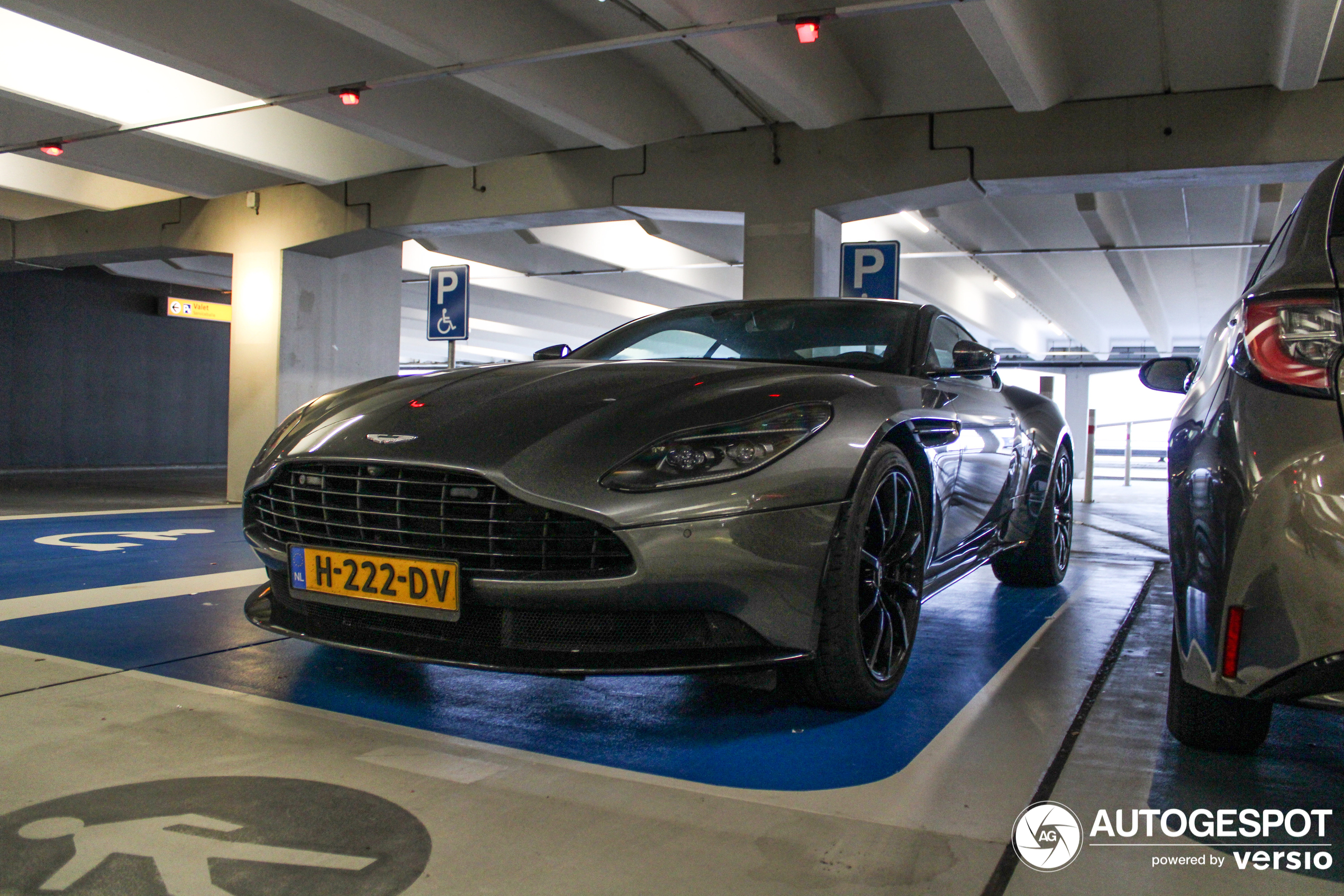 Aston Martin DB11 V8