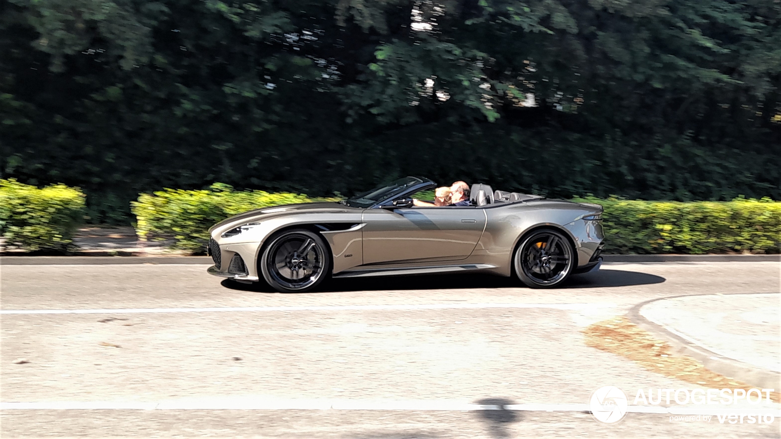 Aston Martin DBS Superleggera Volante