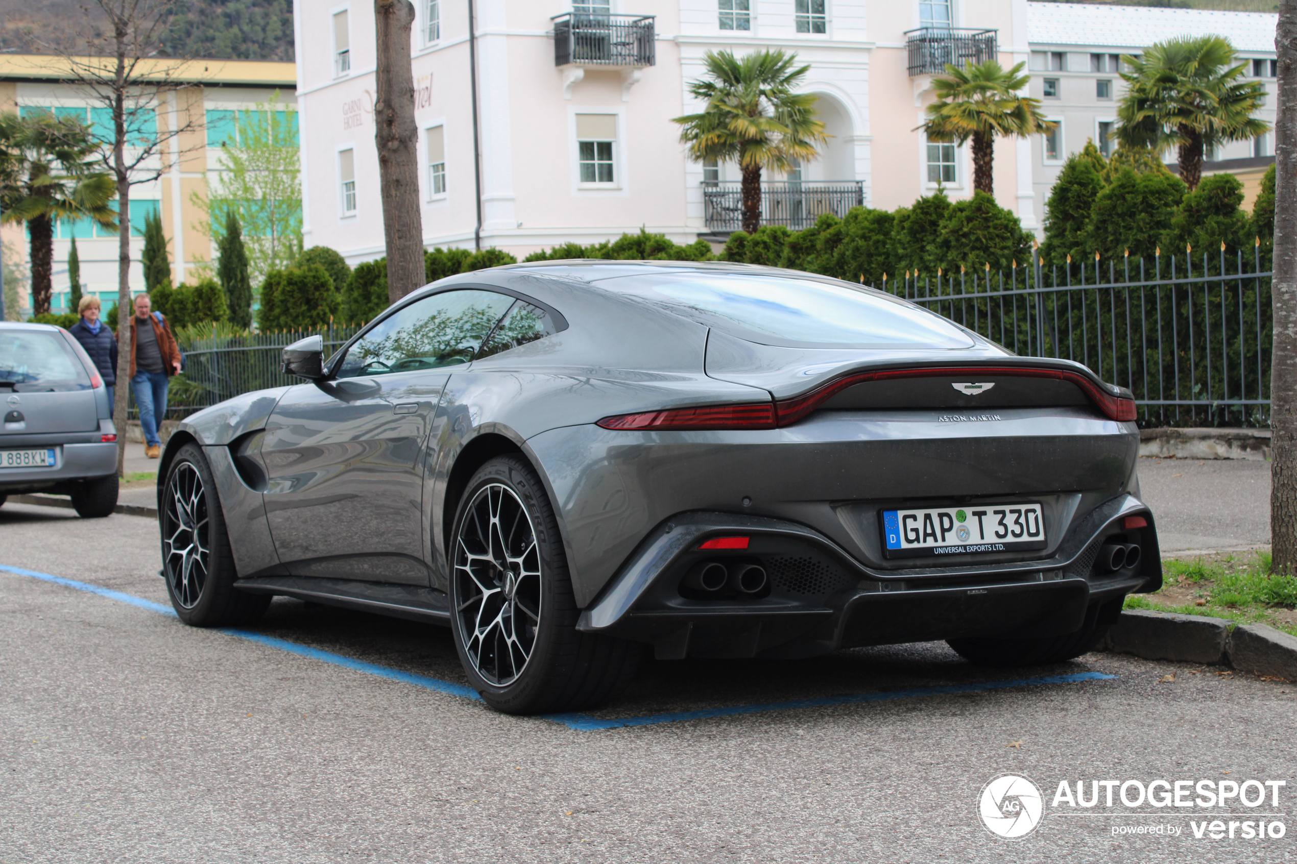 Aston Martin V8 Vantage 2018