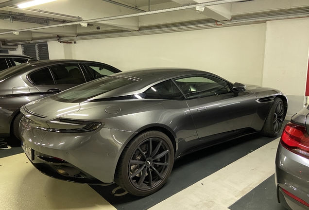 Aston Martin DB11 V8