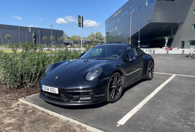 Porsche 992 Carrera 4 GTS