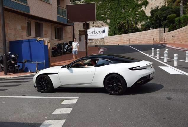 Aston Martin DB11 V8