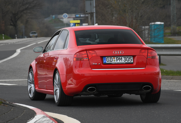 Audi RS4 Sedan