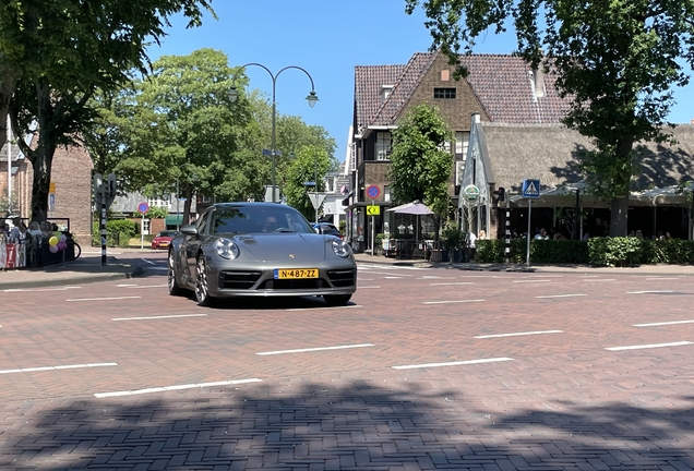 Porsche 992 Carrera 4S