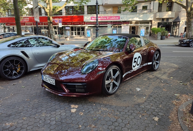 Porsche 992 Targa 4S Heritage Design Edition