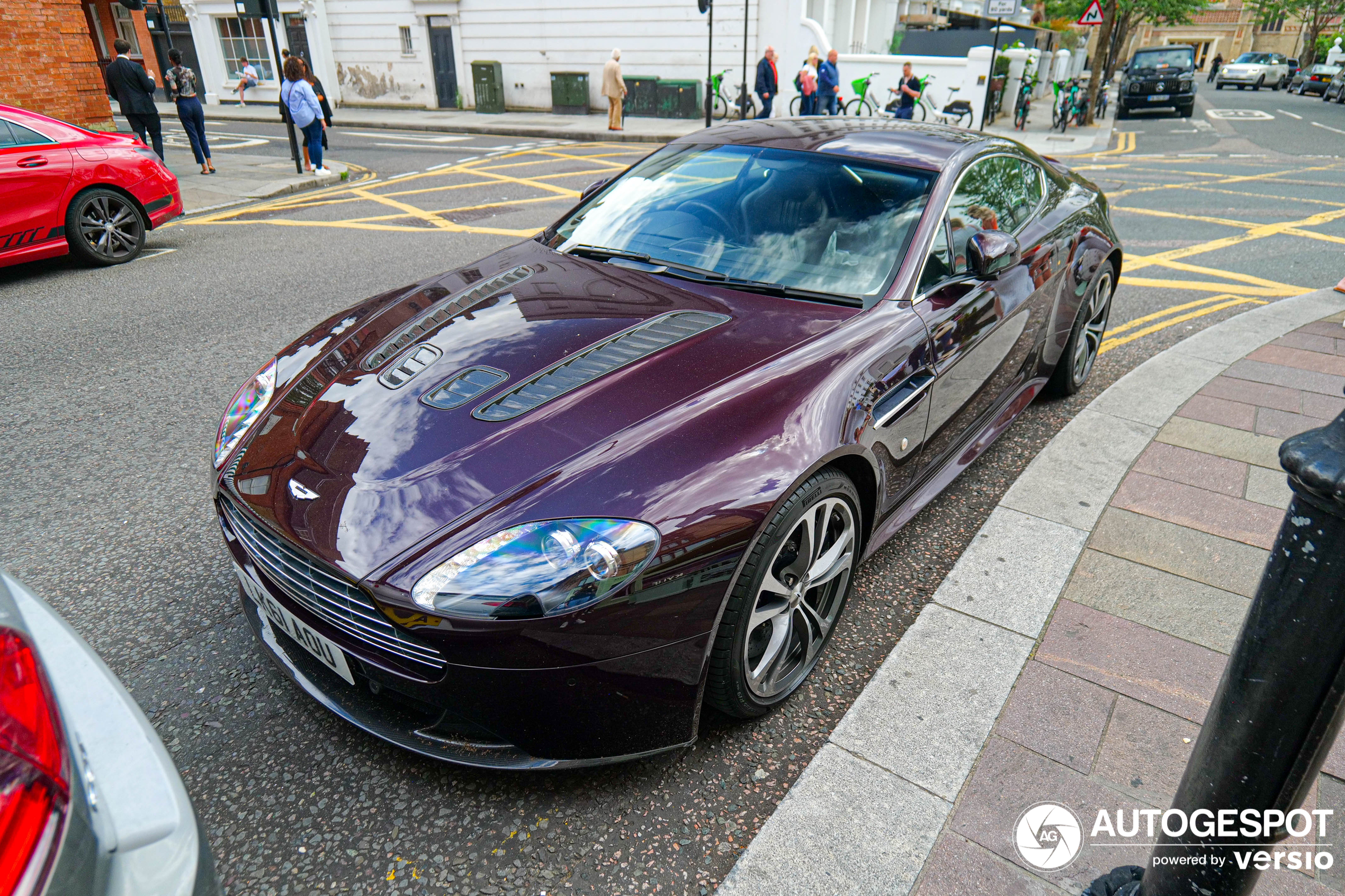 Aston Martin V12 Vantage