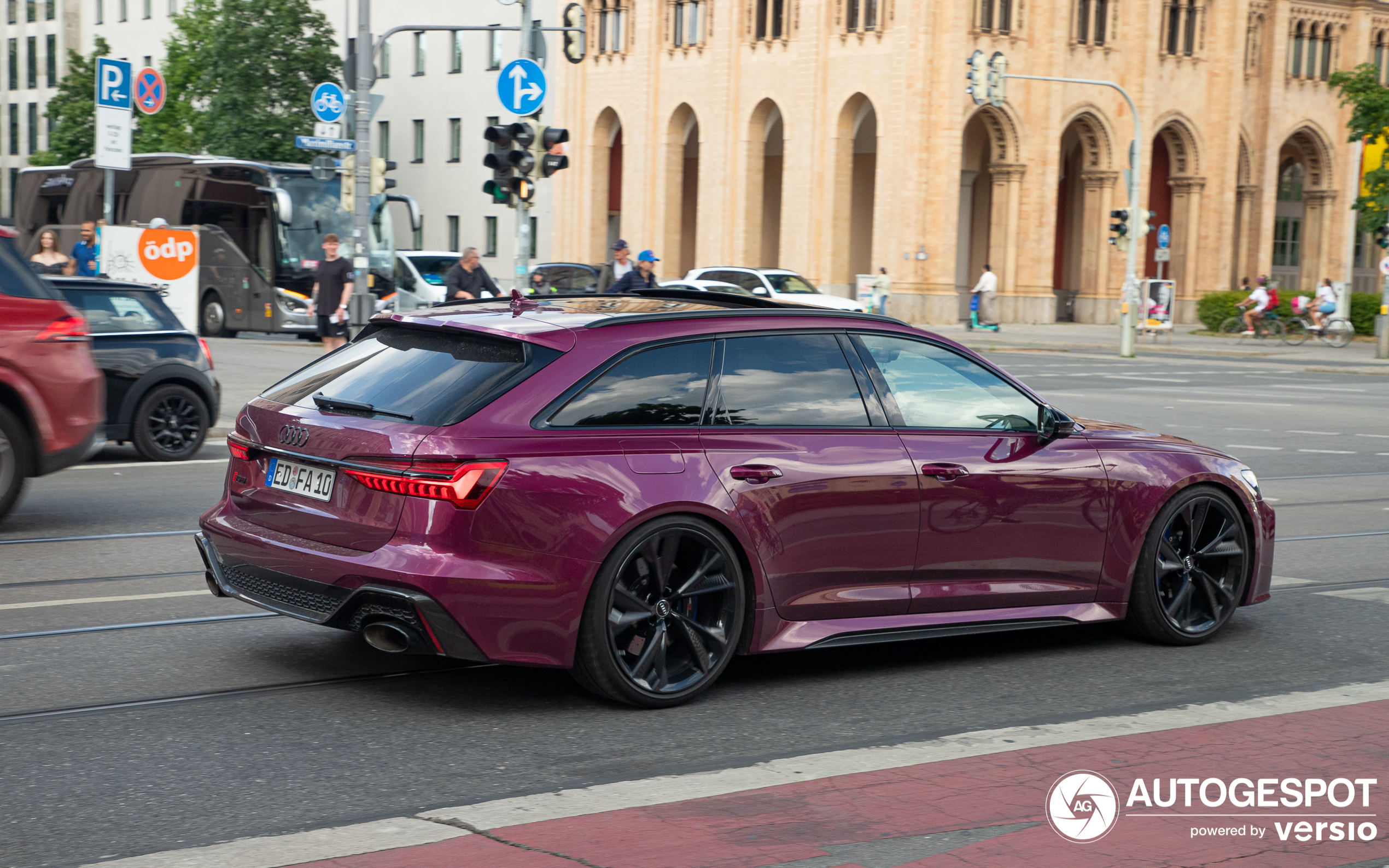 Striking color on the RS6 in Munich