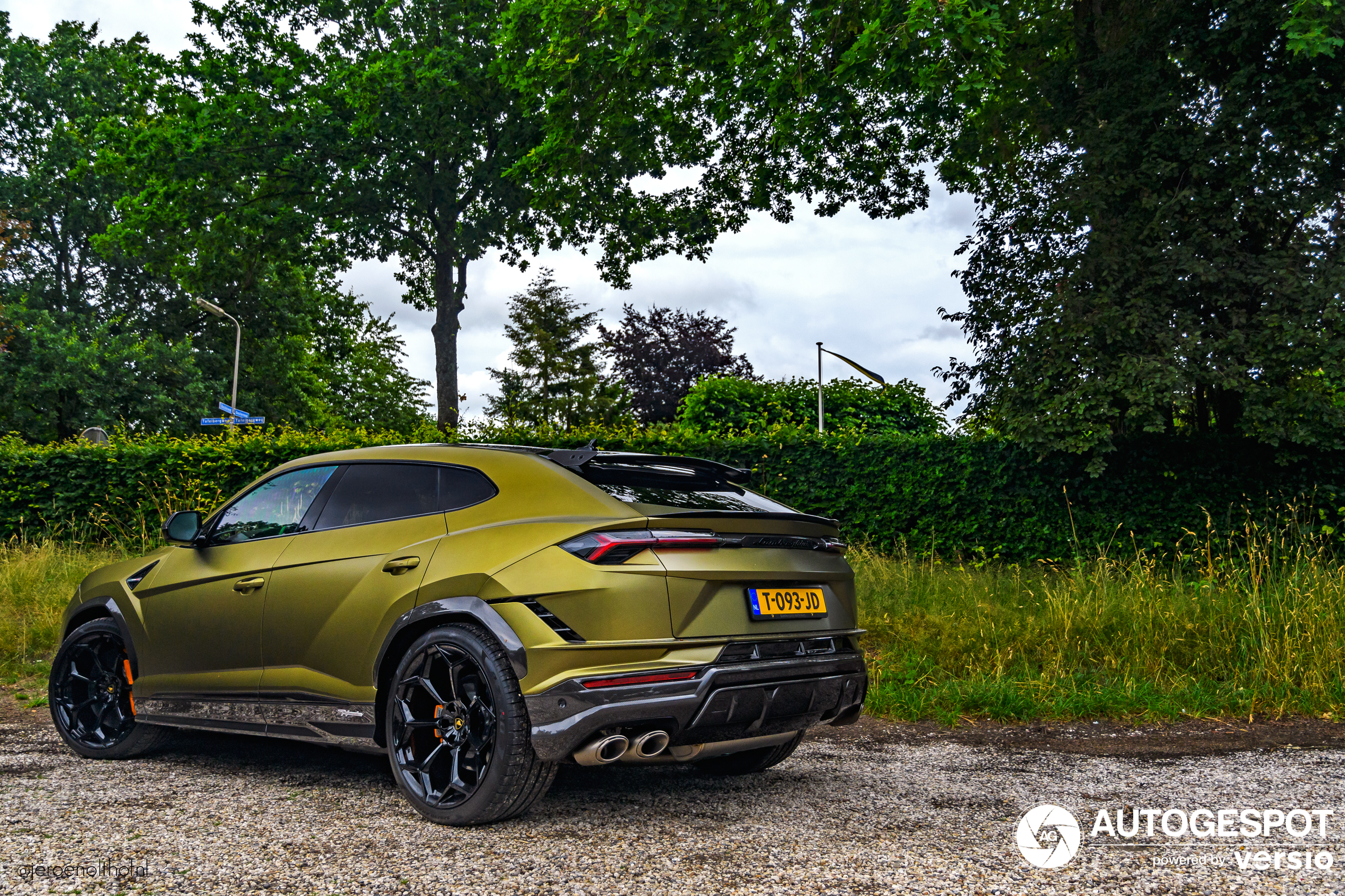 Lamborghini Urus Performante speelt verstoppertje in Laren