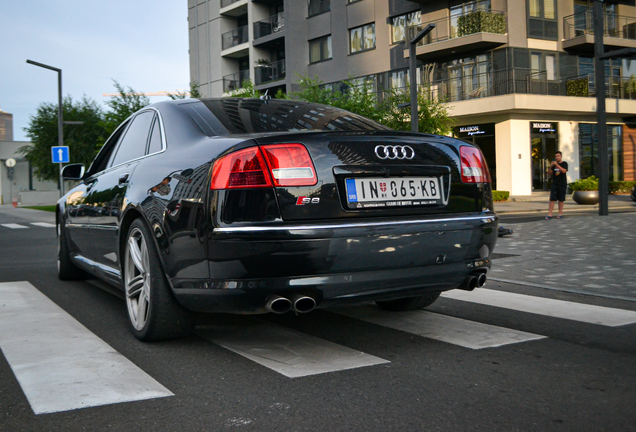 Audi S8 D3