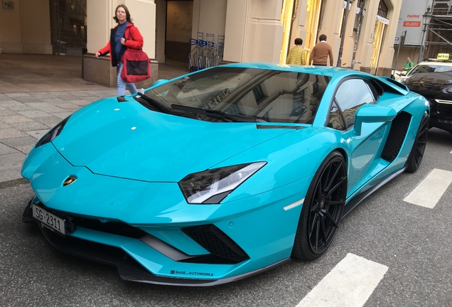 Lamborghini Aventador S LP740-4