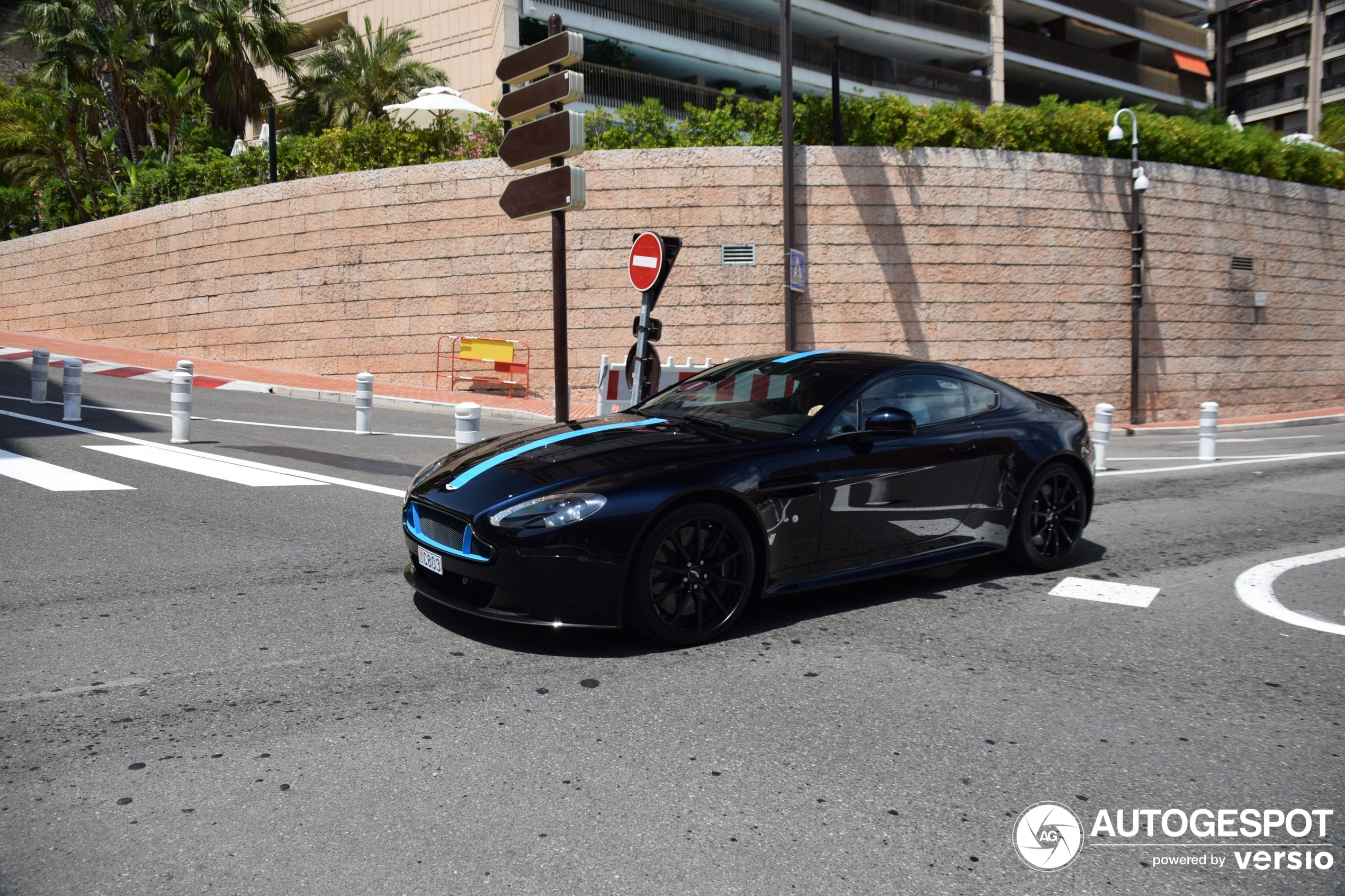 Aston Martin V12 Vantage S