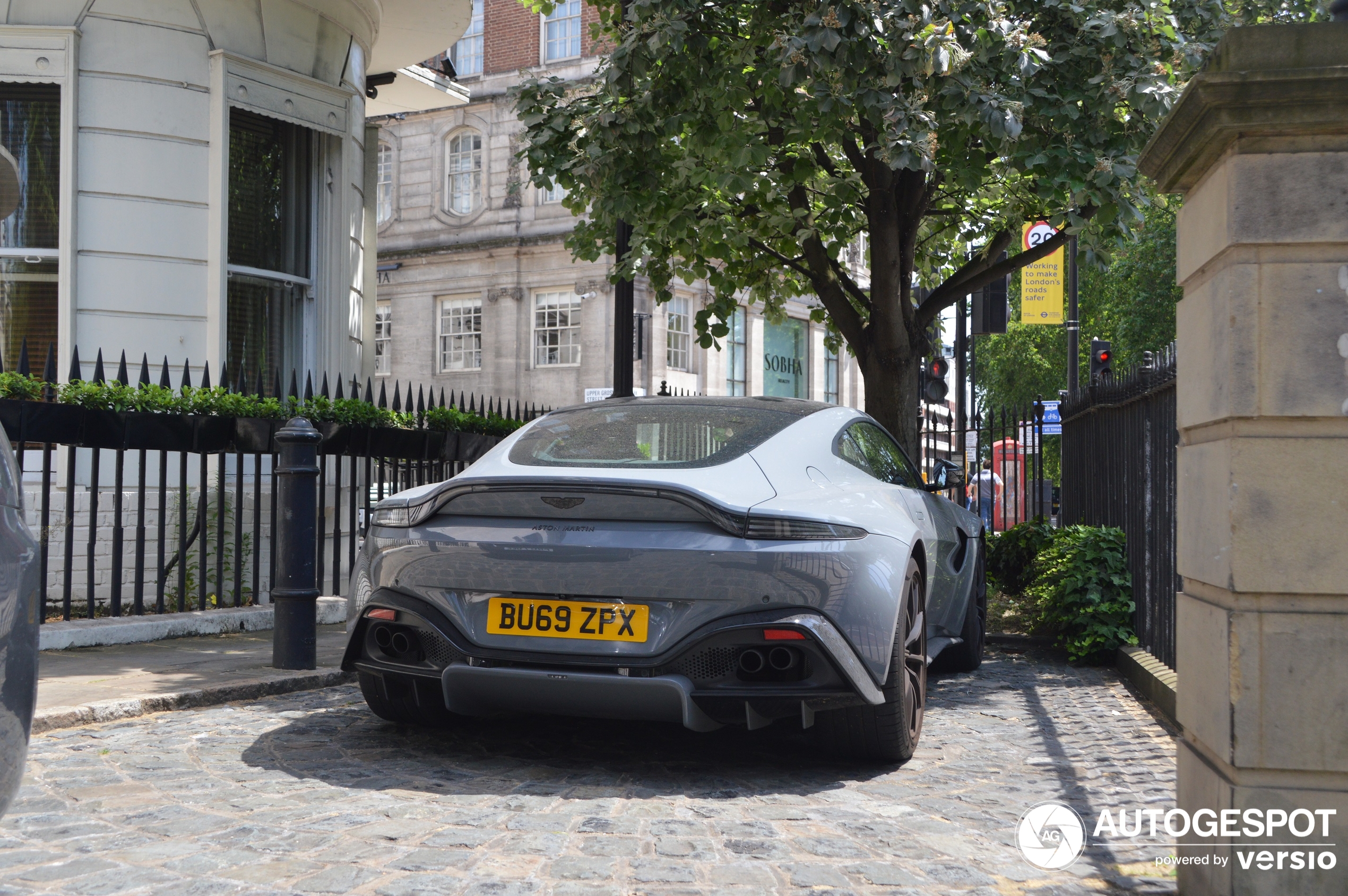 Aston Martin V8 Vantage 2018