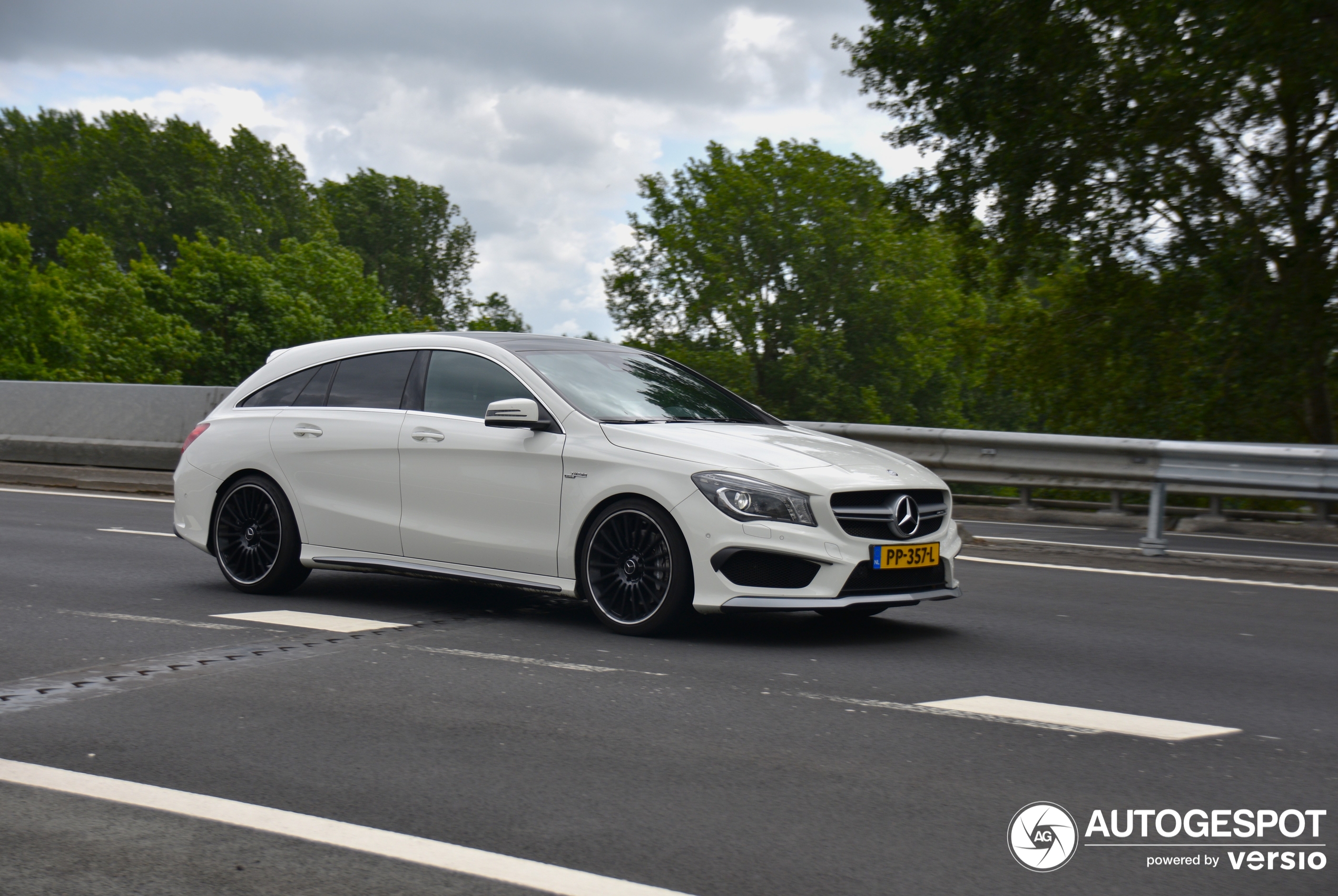 Mercedes-Benz CLA 45 AMG Shooting Brake