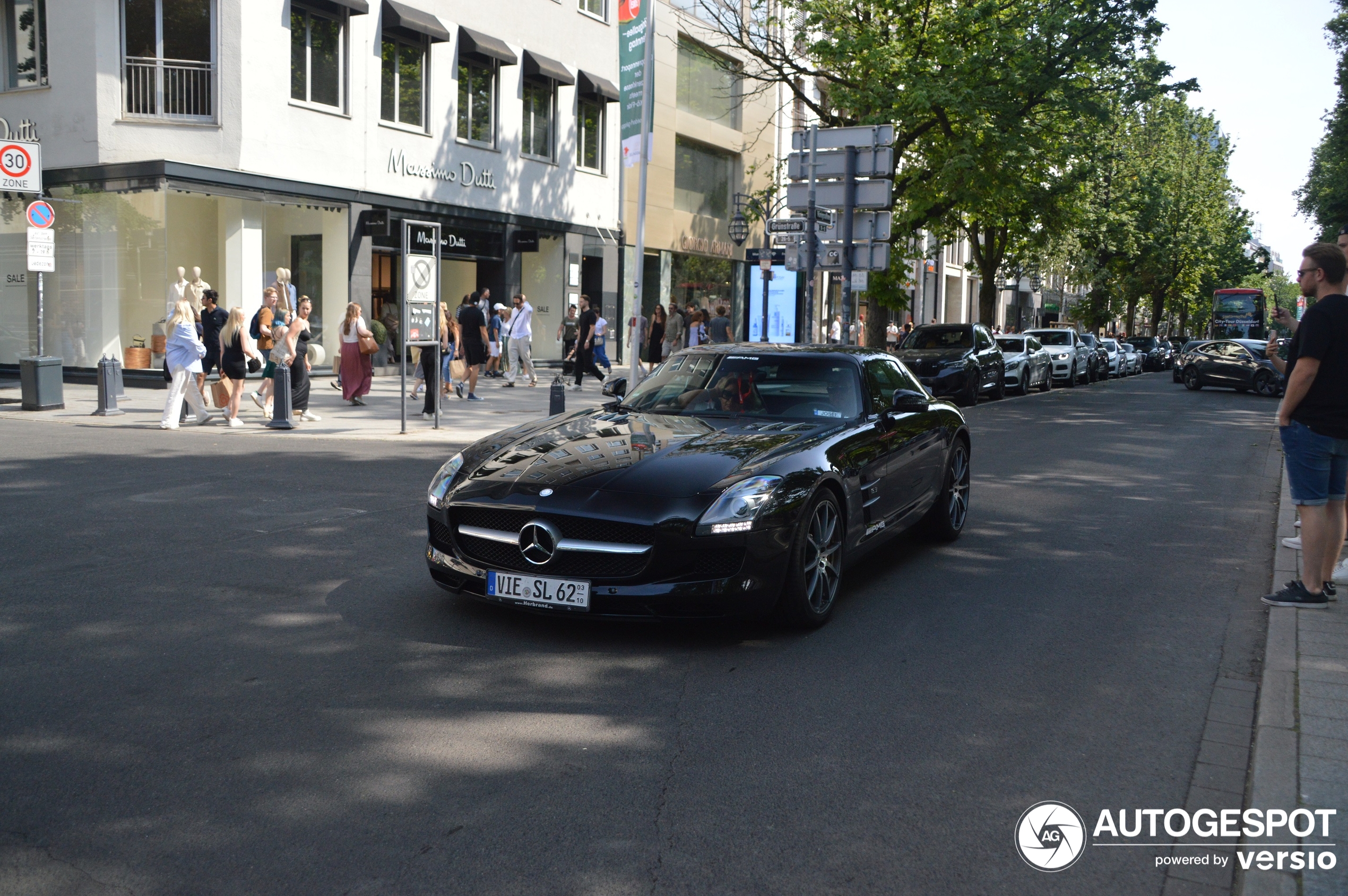 Mercedes-Benz SLS AMG