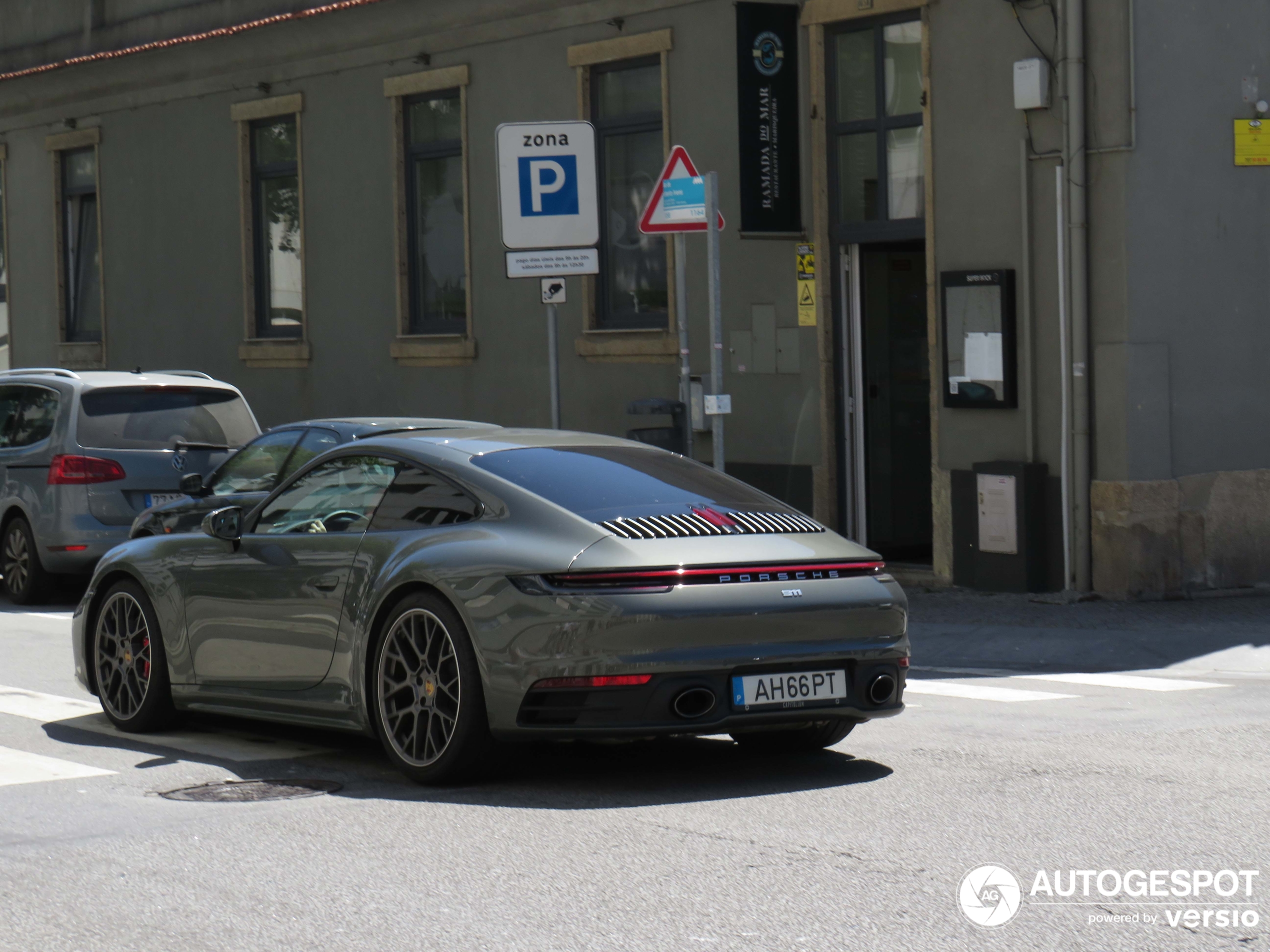 Porsche 992 Carrera 4S