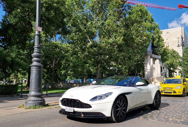 Aston Martin DB11